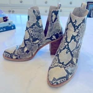 Snake bootie Dolce Vita